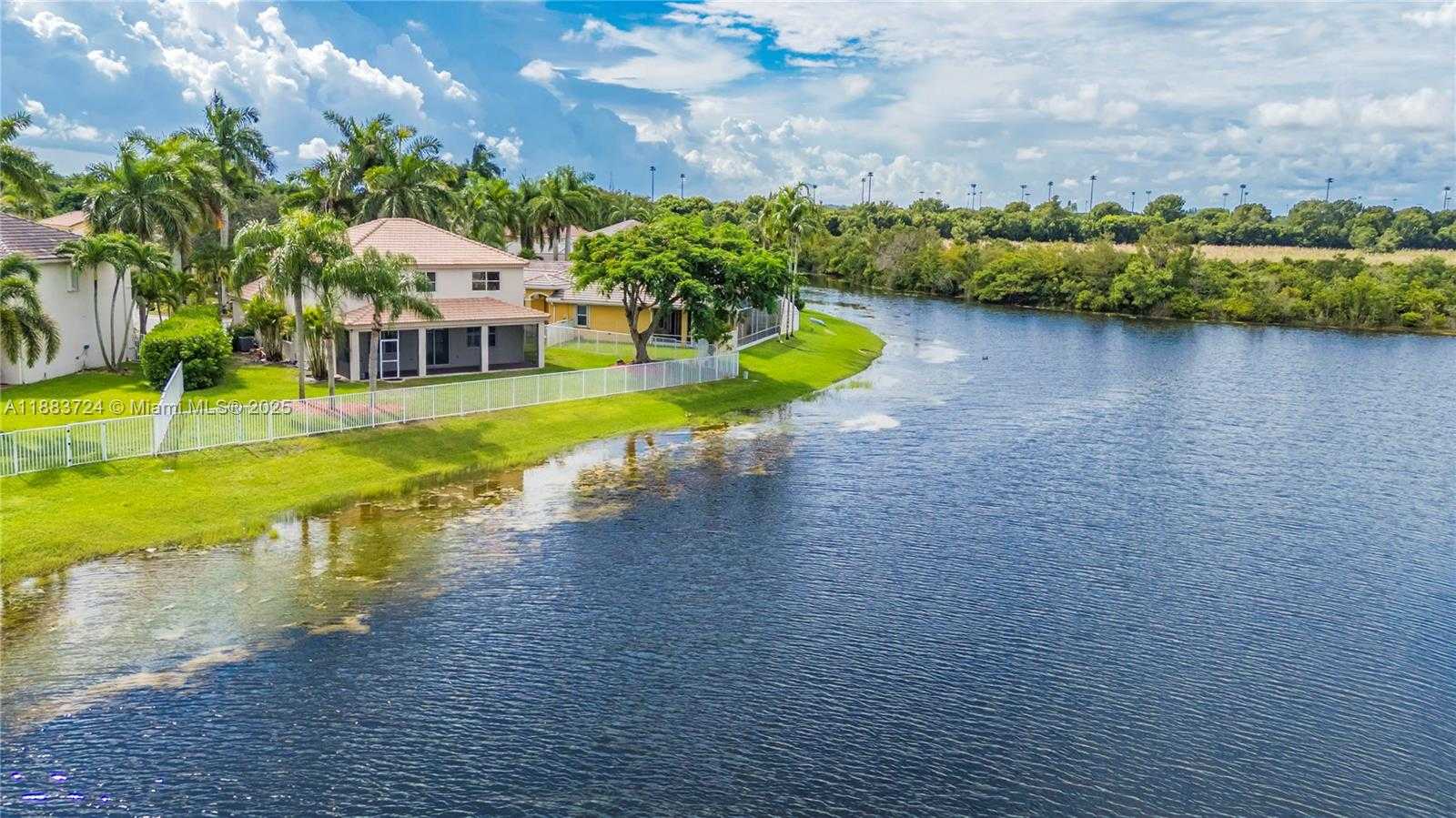 Small Image of 663 LIVE OAK LN, Weston Number 47