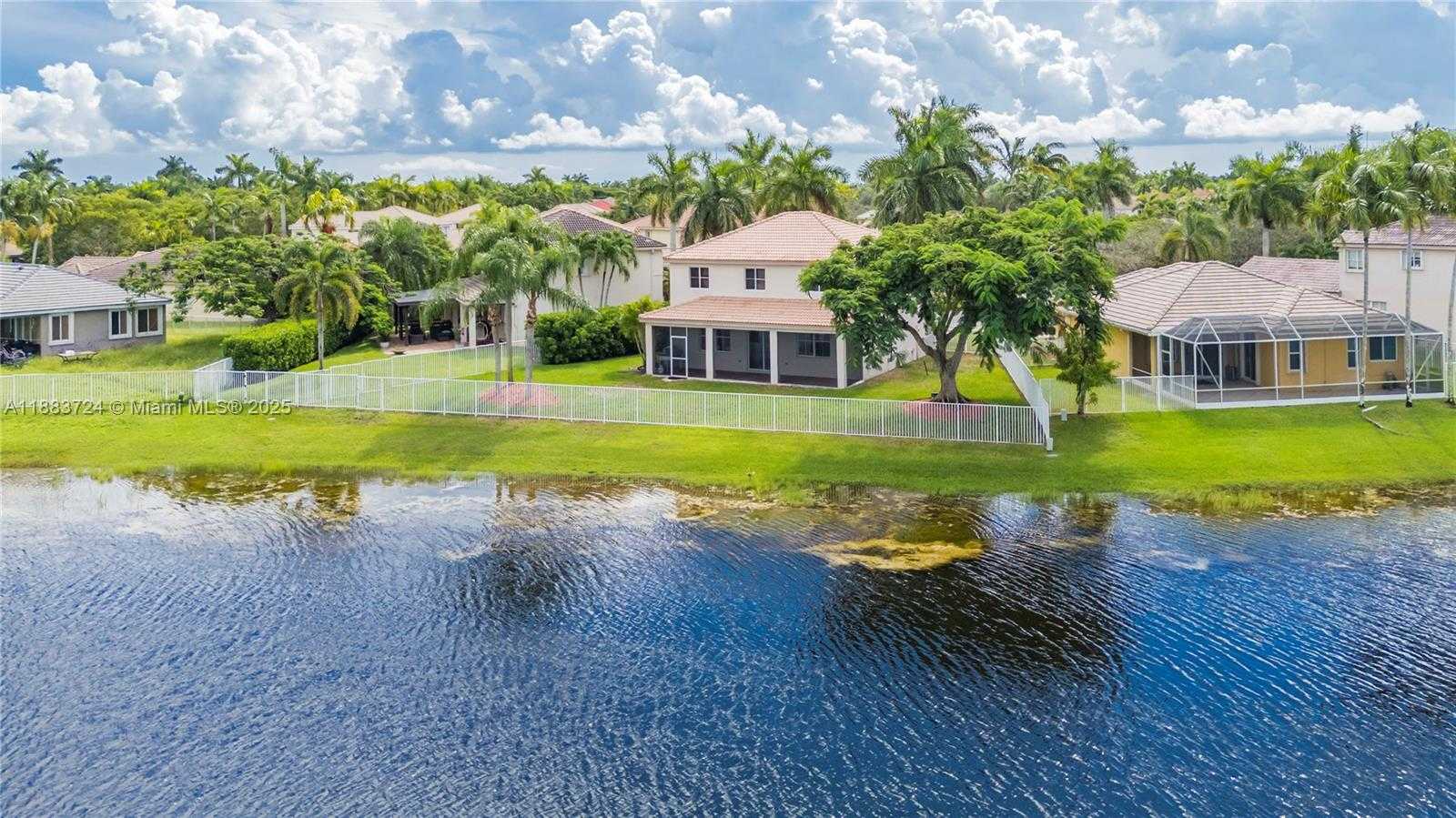 Small Image of 663 LIVE OAK LN, Weston Number 48