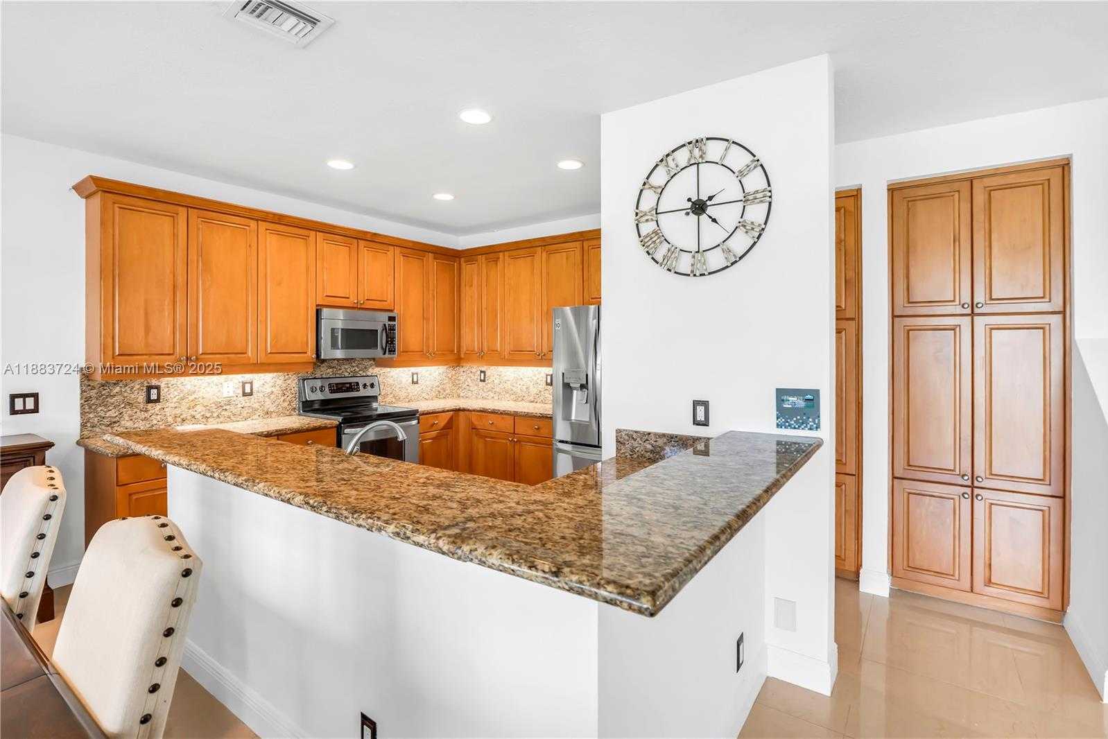 Small Image of 663 LIVE OAK LN, Weston Number 5