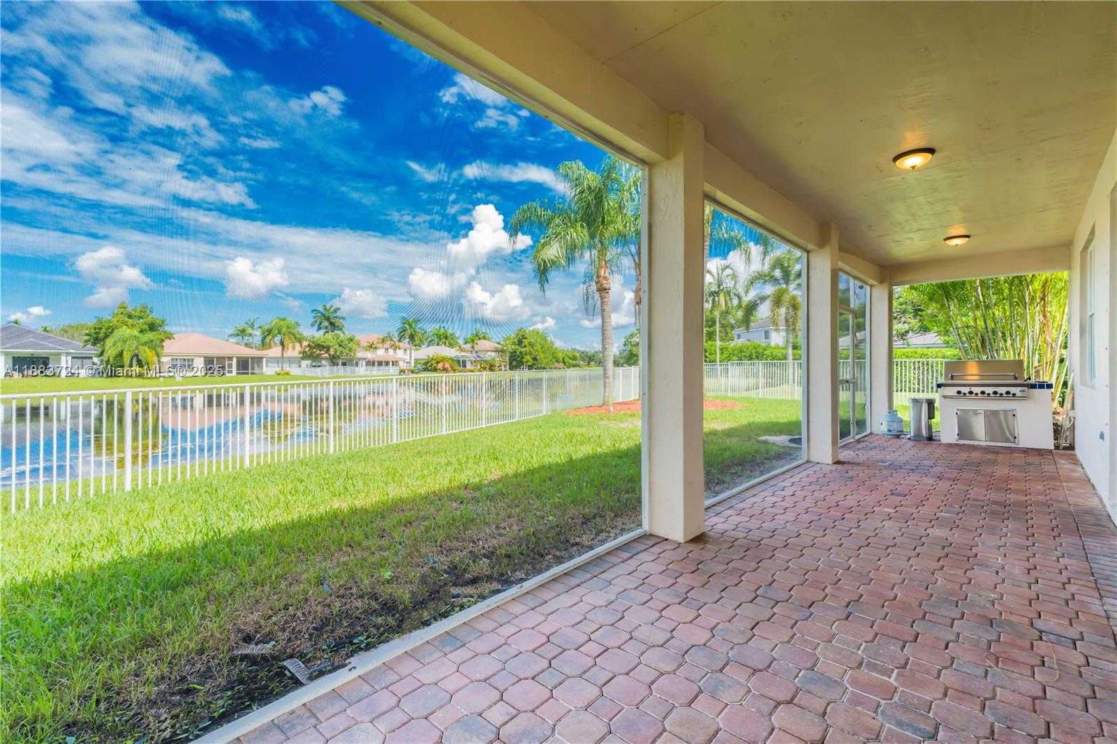 Small Image of 663 LIVE OAK LN, Weston Number 51
