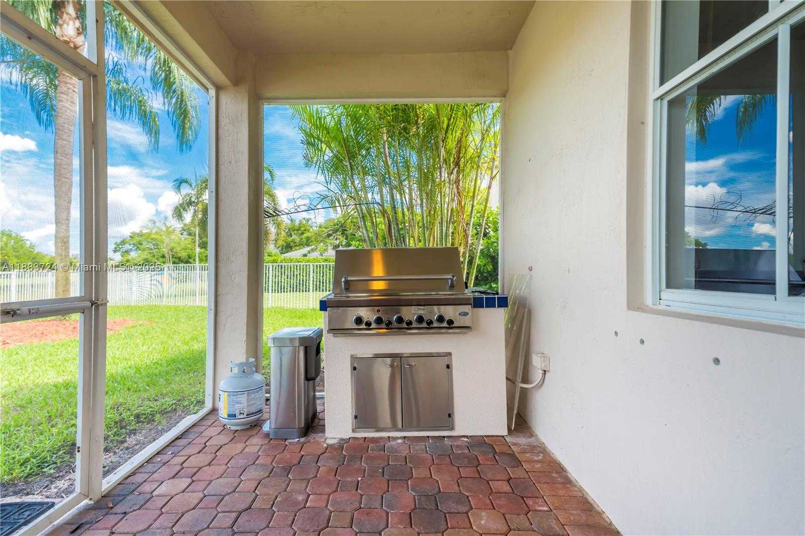 Small Image of 663 LIVE OAK LN, Weston Number 52