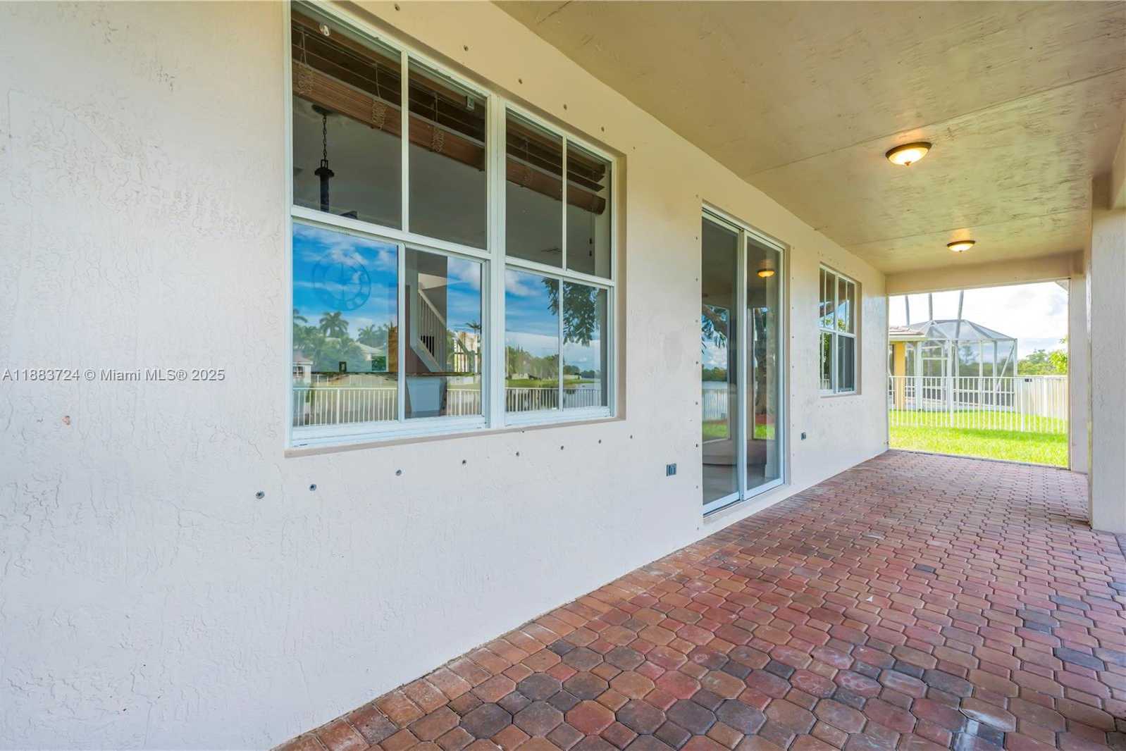 Small Image of 663 LIVE OAK LN, Weston Number 53