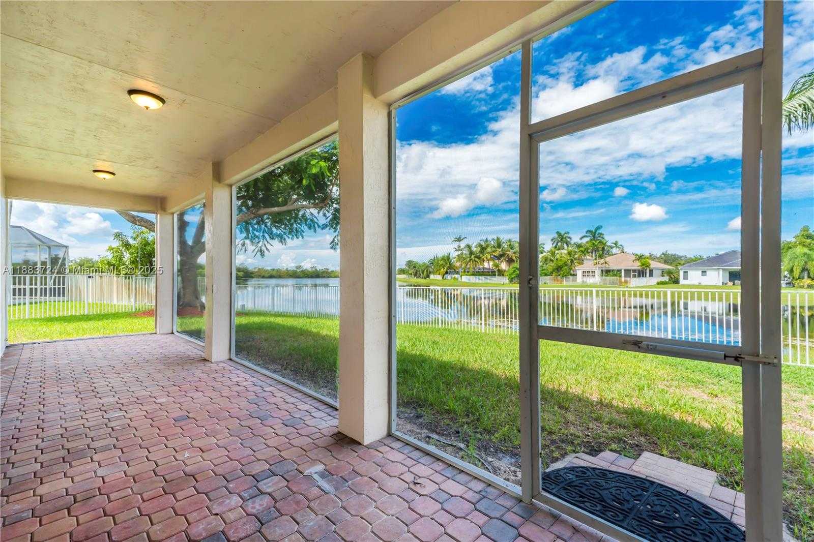 Small Image of 663 LIVE OAK LN, Weston Number 54