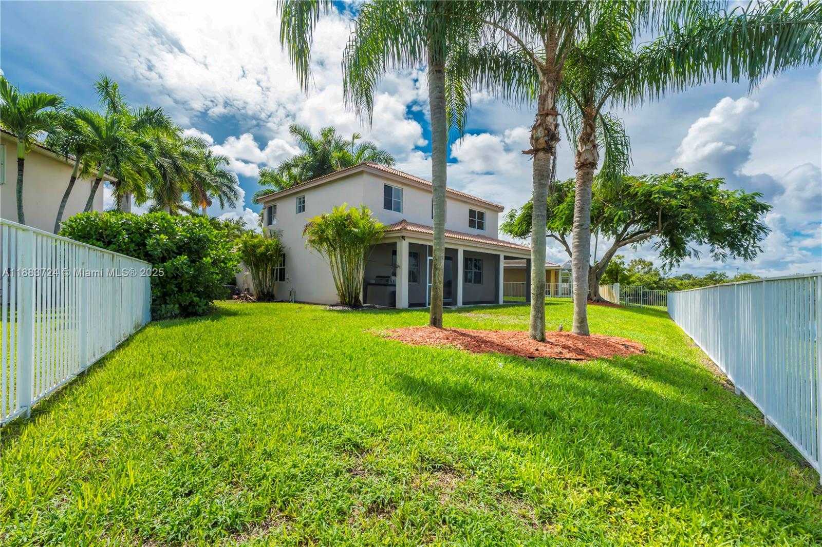 Small Image of 663 LIVE OAK LN, Weston Number 56