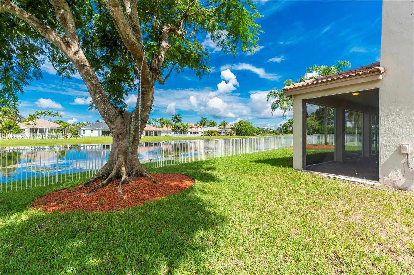 Small Image of 663 LIVE OAK LN, Weston Number 60