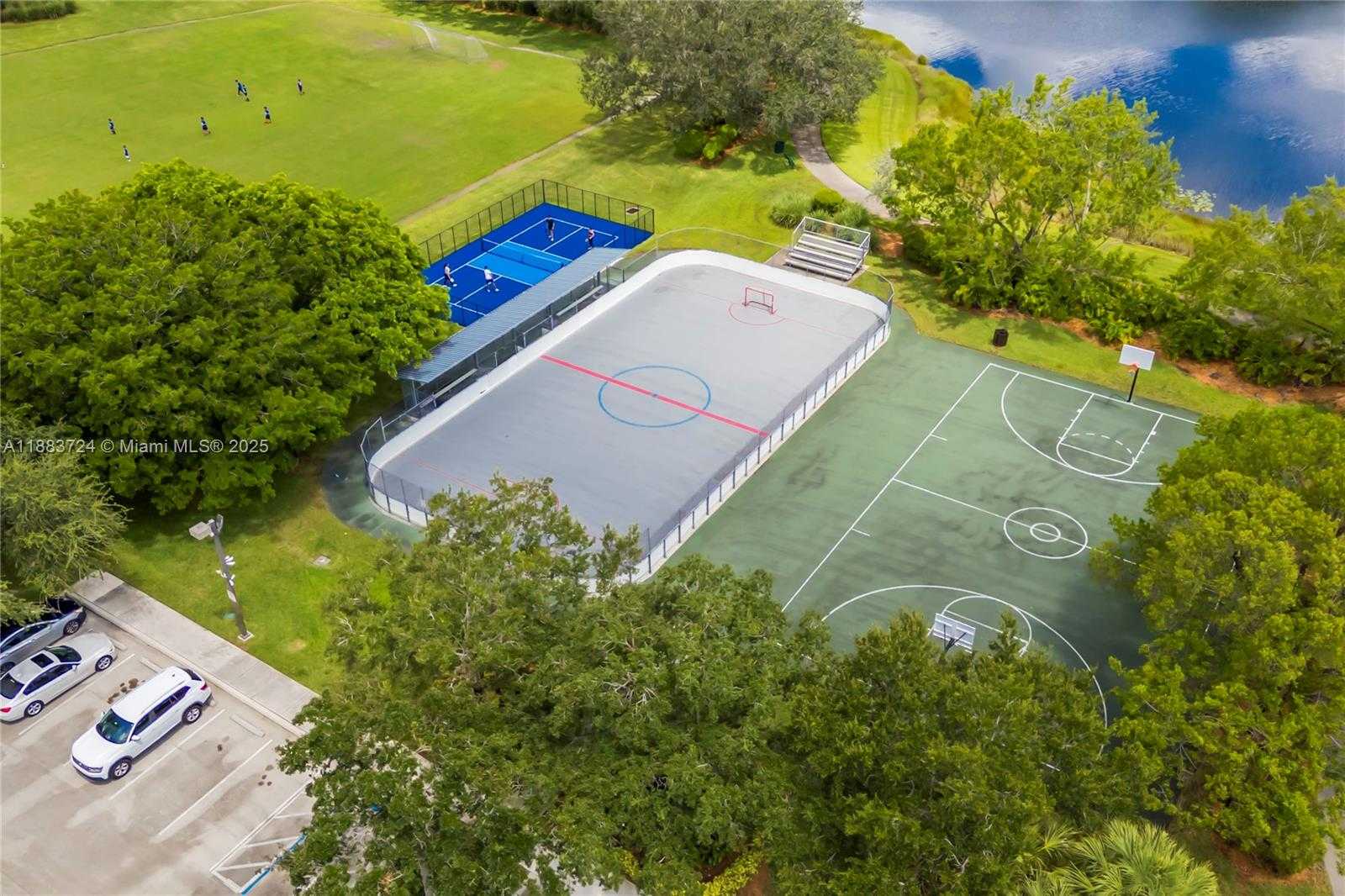 Small Image of 663 LIVE OAK LN, Weston Number 62