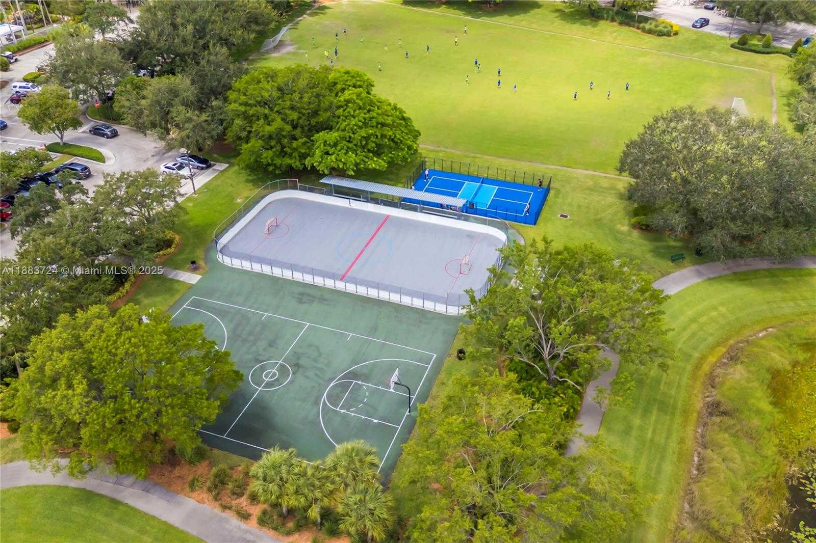 Small Image of 663 LIVE OAK LN, Weston Number 63