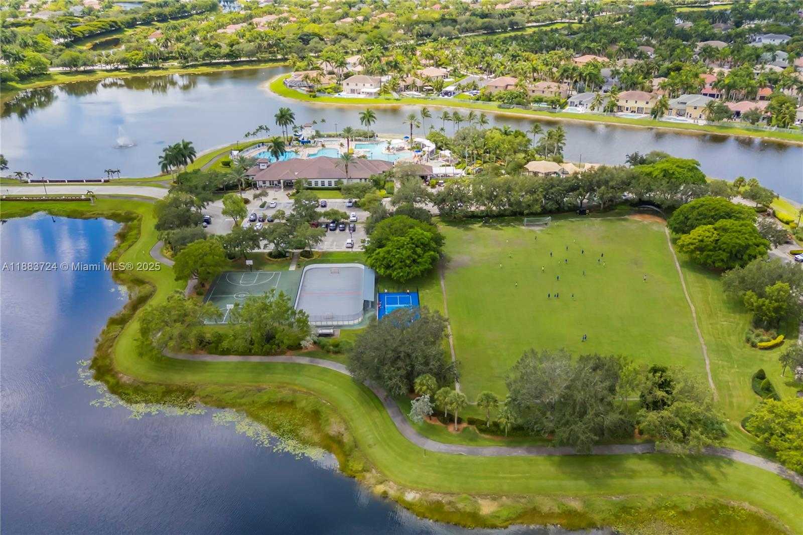 Small Image of 663 LIVE OAK LN, Weston Number 64