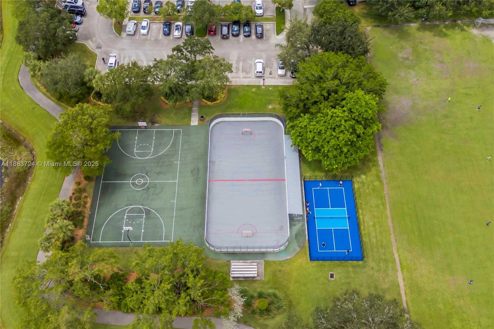 Small Image of 663 LIVE OAK LN, Weston Number 65