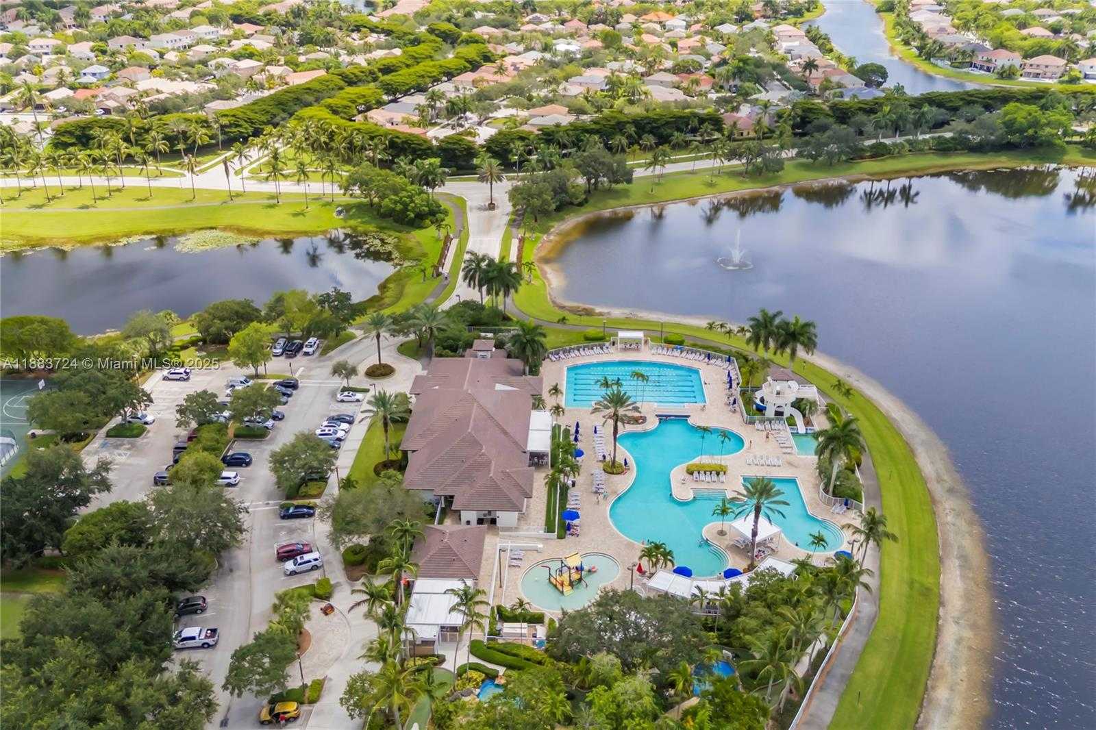 Small Image of 663 LIVE OAK LN, Weston Number 69