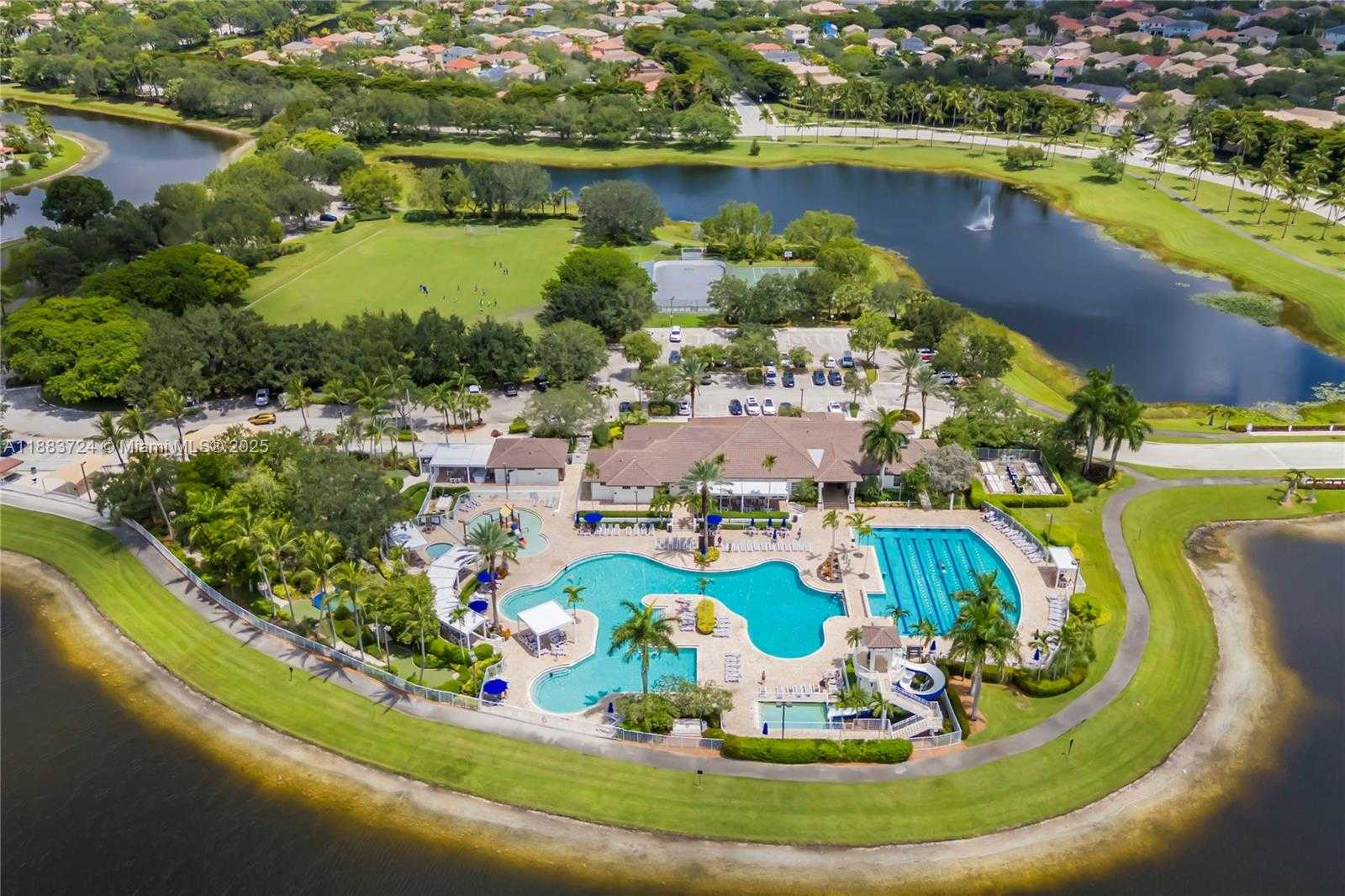 Small Image of 663 LIVE OAK LN, Weston Number 70