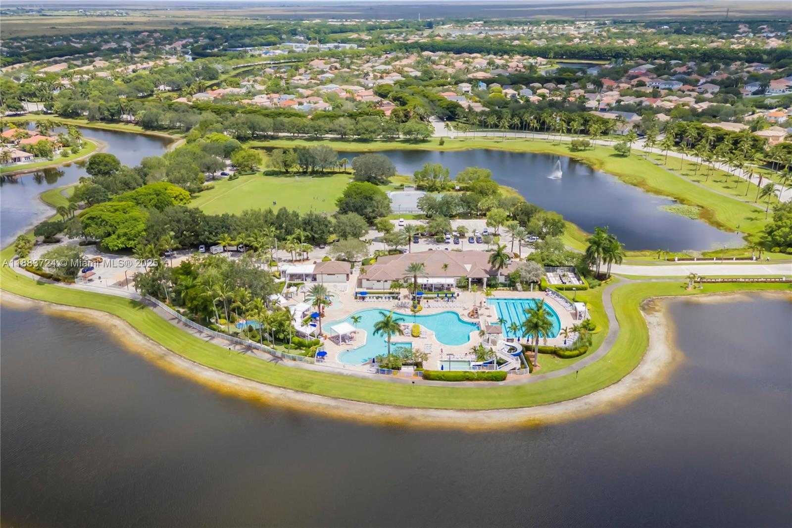 Small Image of 663 LIVE OAK LN, Weston Number 71