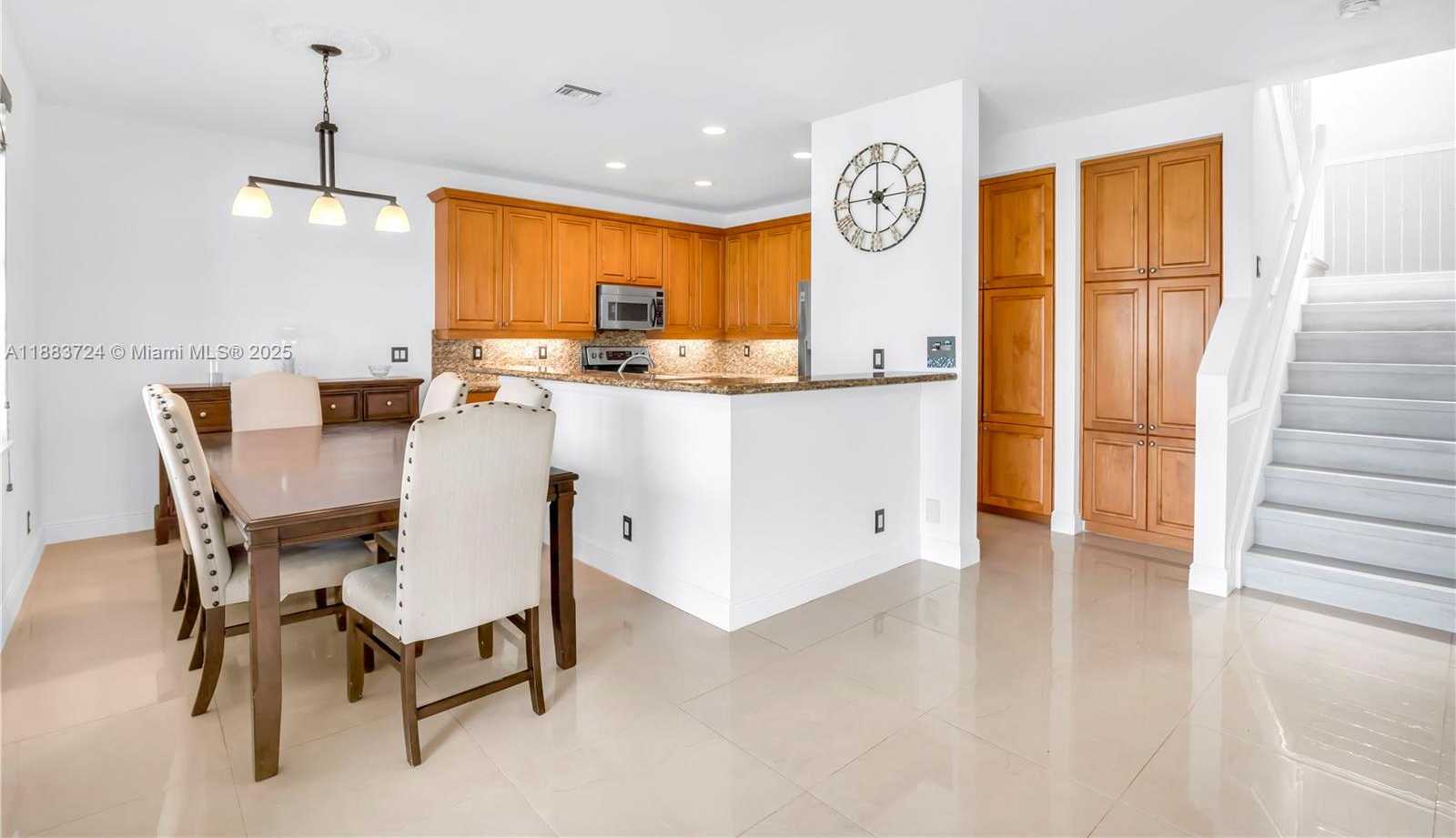 Small Image of 663 LIVE OAK LN, Weston Number 9