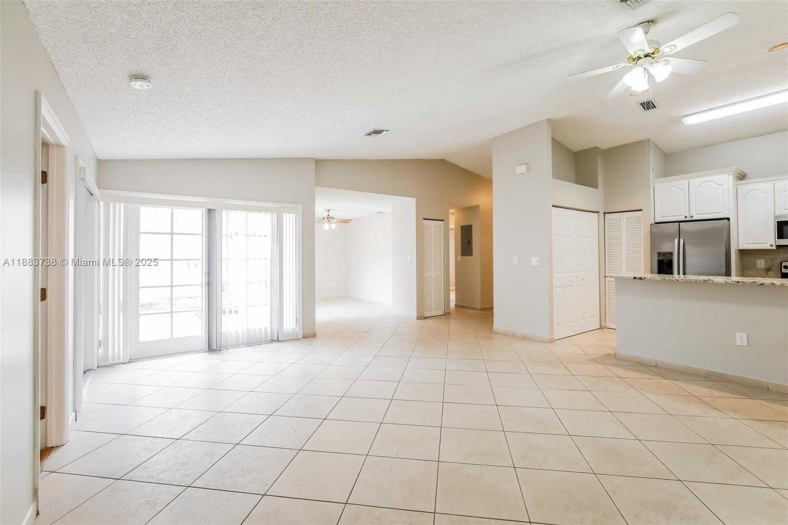 Small Image of 18821 NORTH WEST 84 AVE, Hialeah Number 3