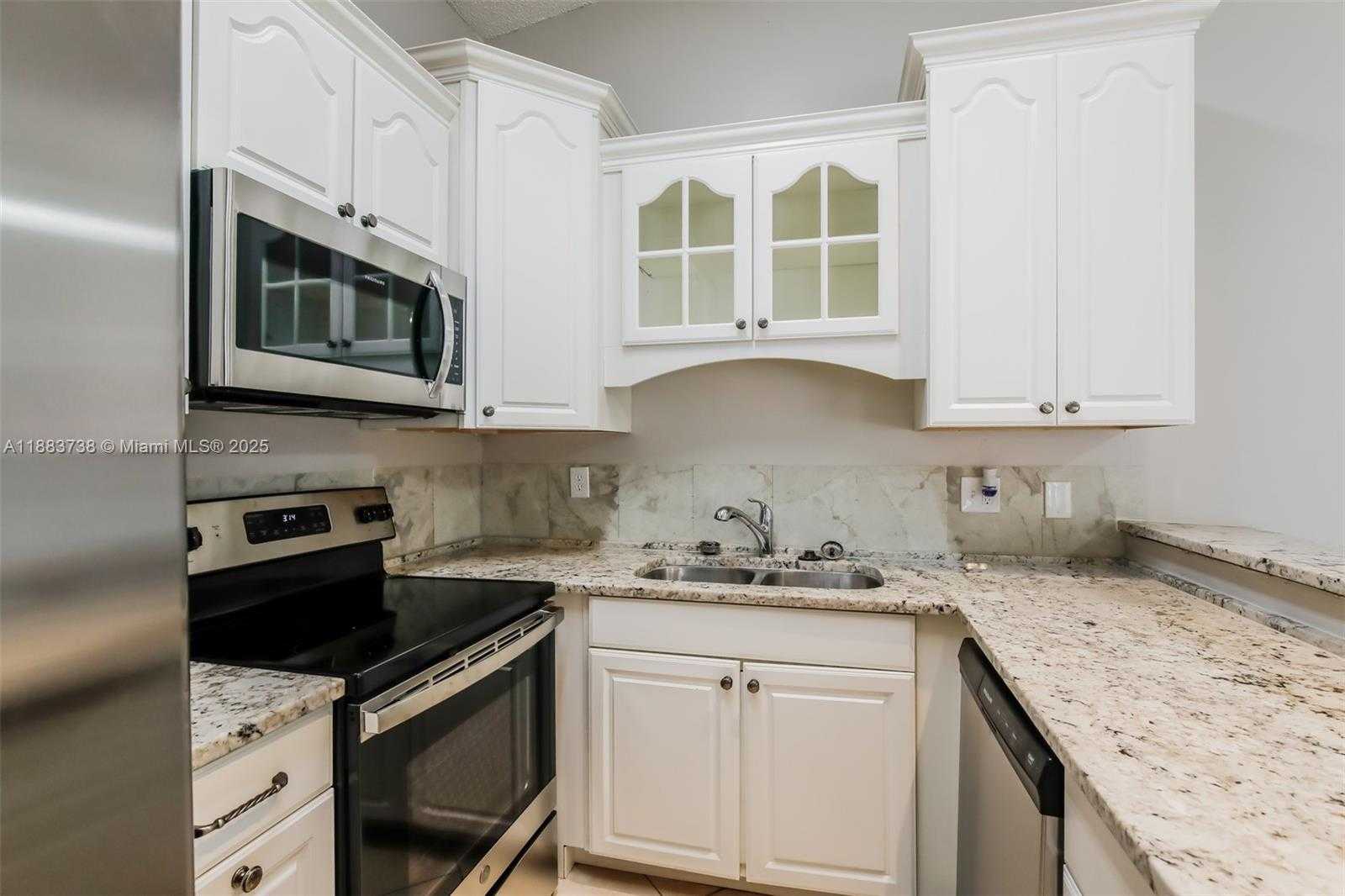 Small Image of 18821 NORTH WEST 84 AVE, Hialeah Number 7