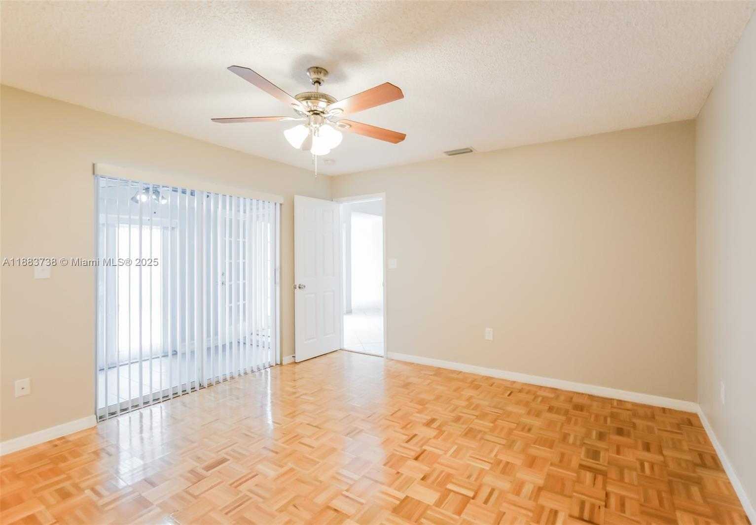 Small Image of 18821 NORTH WEST 84 AVE, Hialeah Number 8