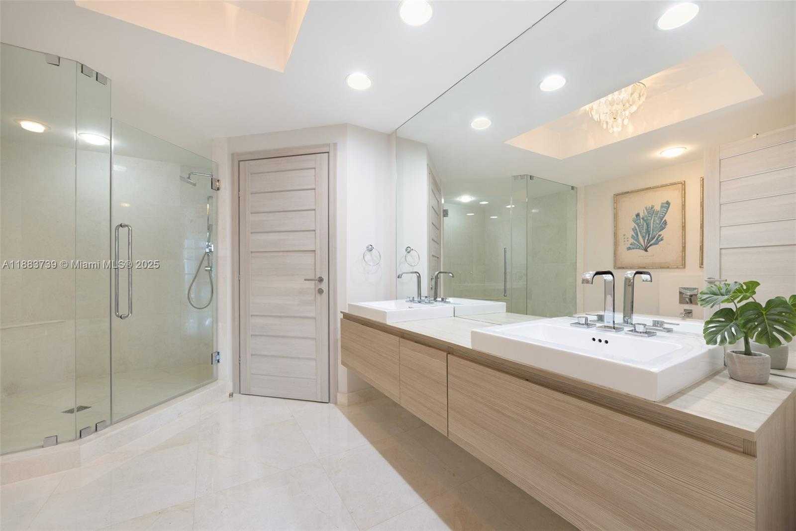 Small Image of 17301 BISCAYNE BLVD #2009, North Miami Beach Number 17