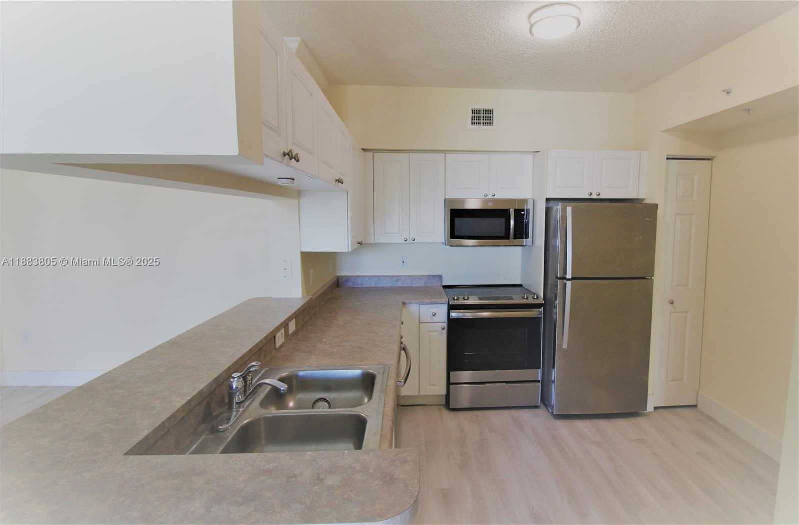 Small Image of 17150 NORTH BAY RD #2612, Sunny Isles Beach Number 11