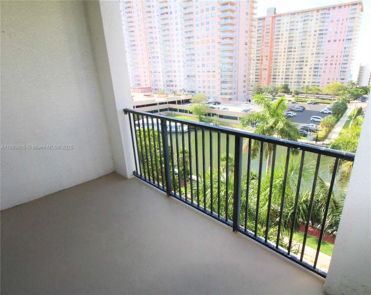Small Image of 17150 NORTH BAY RD #2612, Sunny Isles Beach Number 3