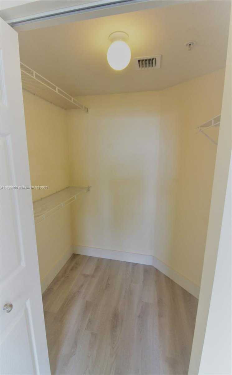 Small Image of 17150 NORTH BAY RD #2612, Sunny Isles Beach Number 4