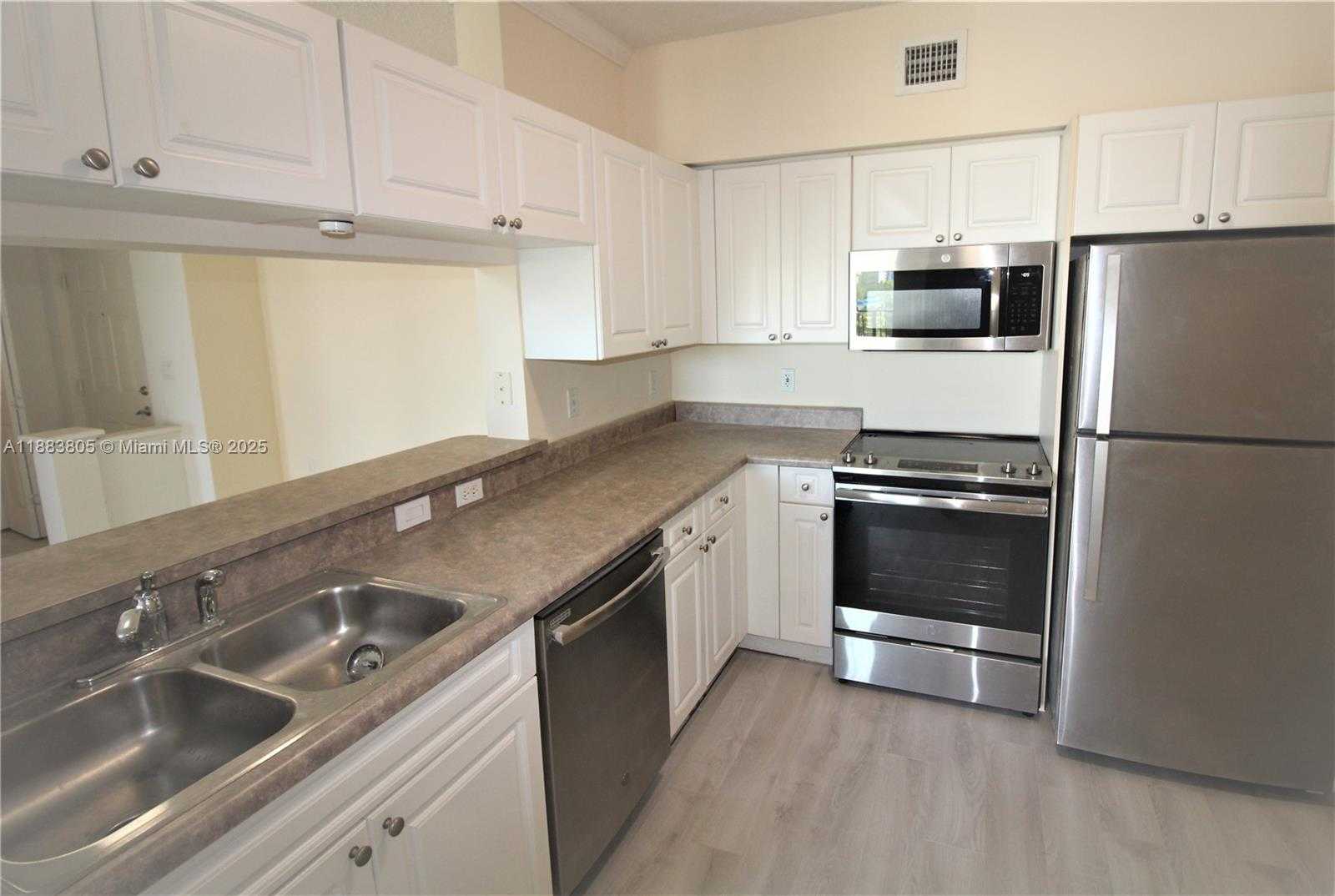 Small Image of 17150 NORTH BAY RD #2612, Sunny Isles Beach Number 9