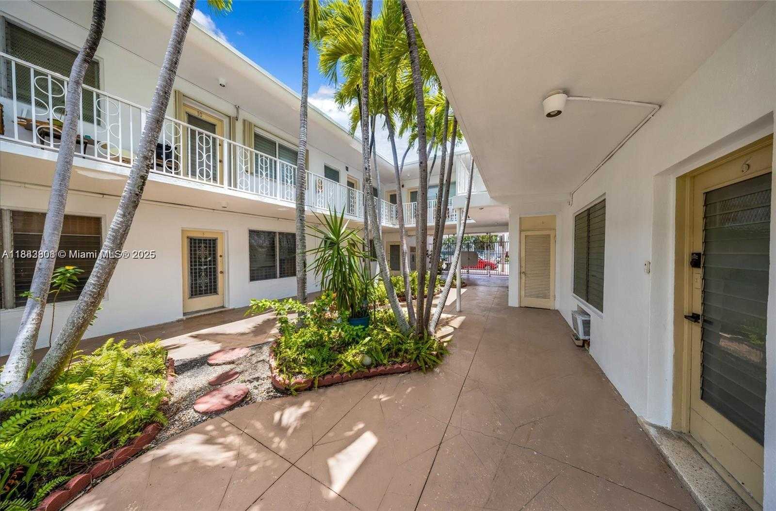 Small Image of 8420 BYRON AVE #3, Miami Beach Number 12