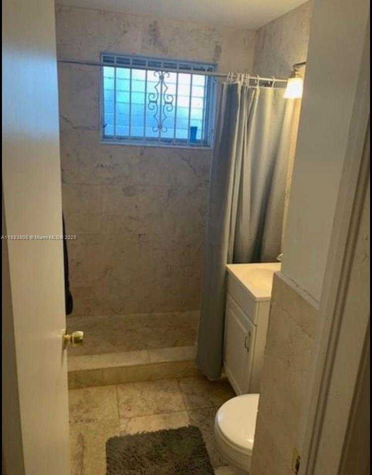 Small Image of 8420 BYRON AVE #3, Miami Beach Number 4
