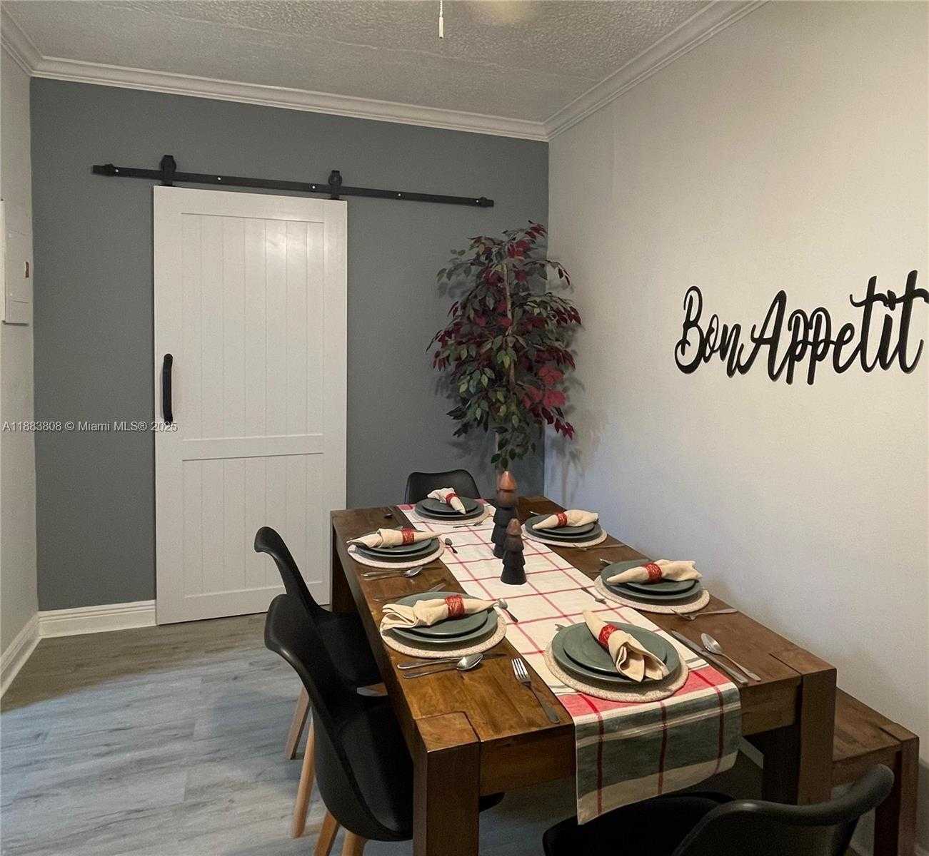 Small Image of 8420 BYRON AVE #3, Miami Beach Number 6