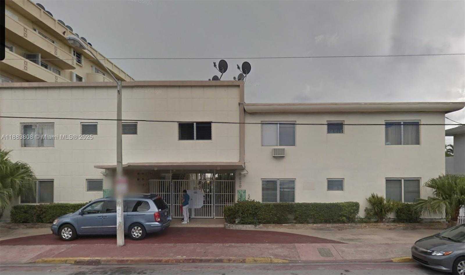 Small Image of 8420 BYRON AVE #3, Miami Beach Number 9