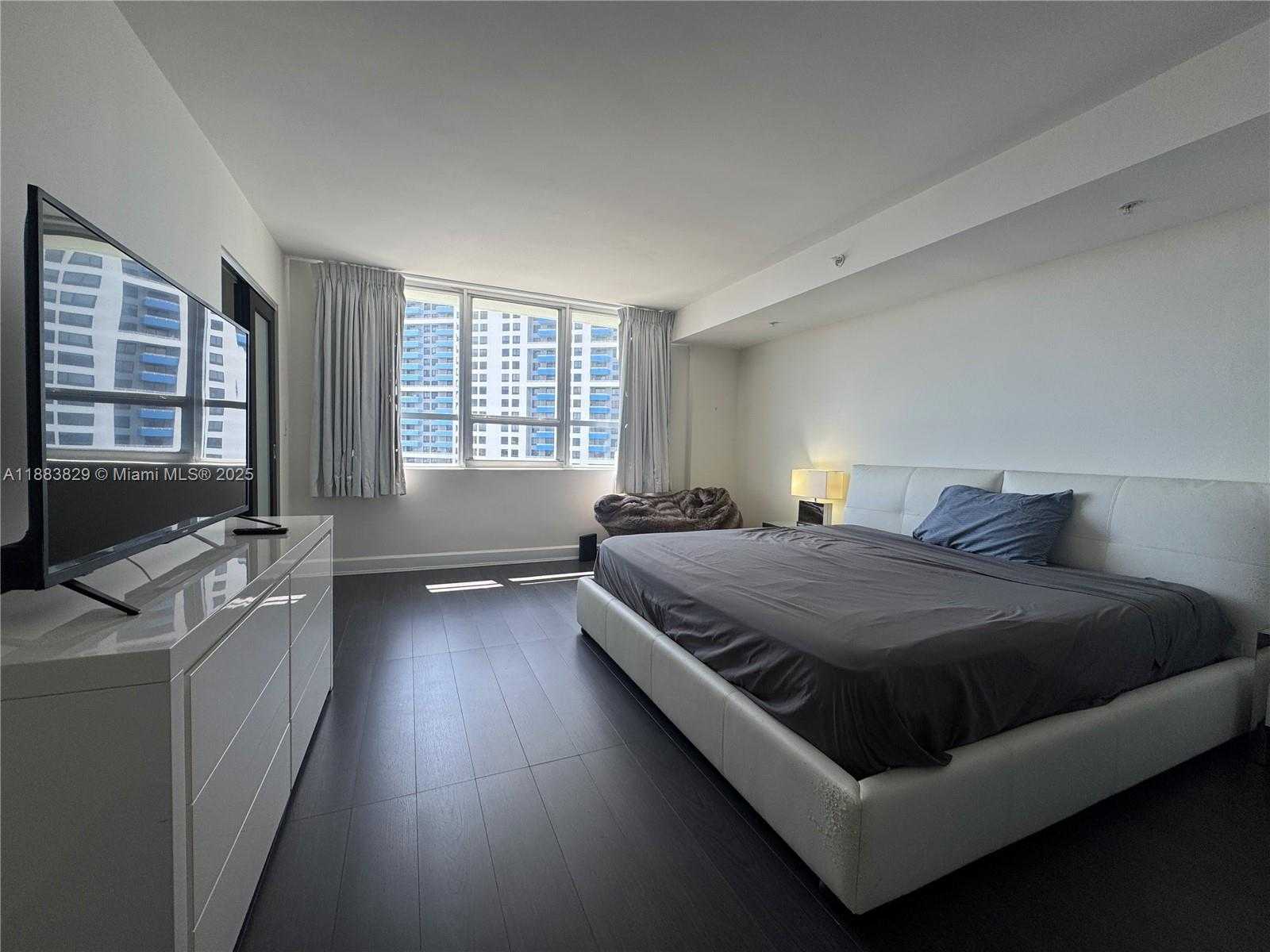 Small Image of 1500 BAY RD #1414, Miami Beach Number 16