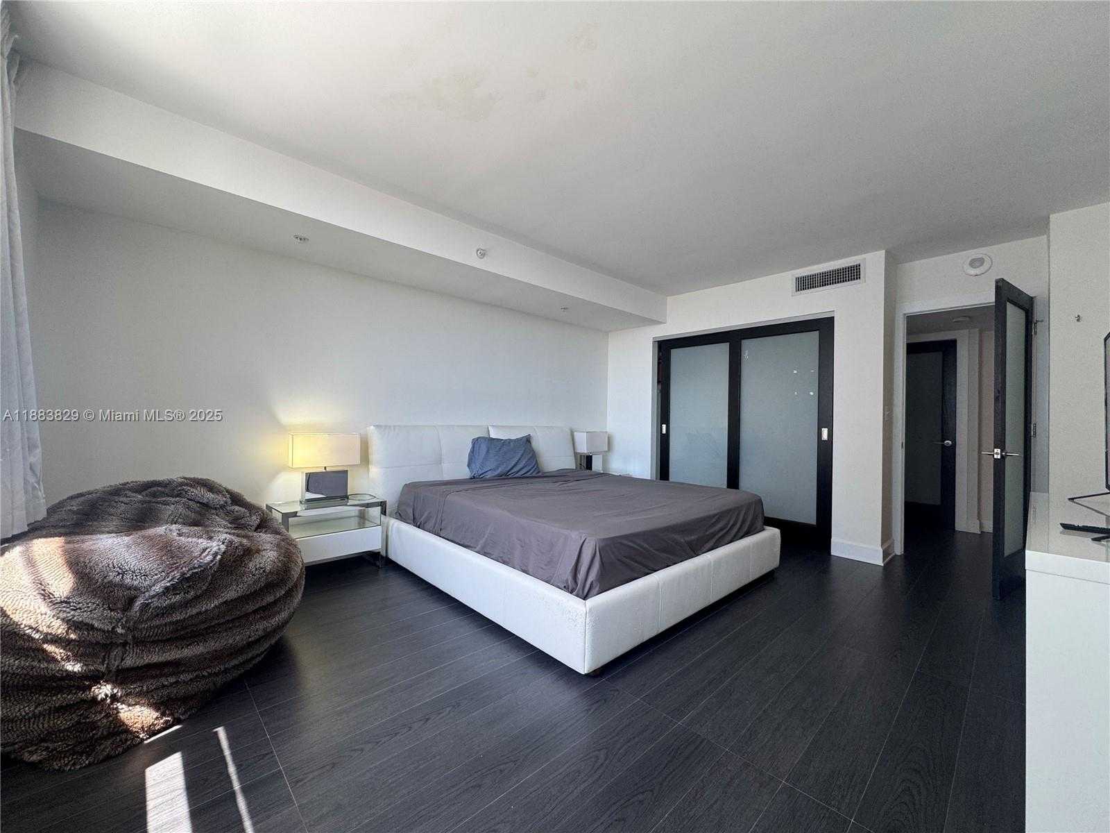 Small Image of 1500 BAY RD #1414, Miami Beach Number 19