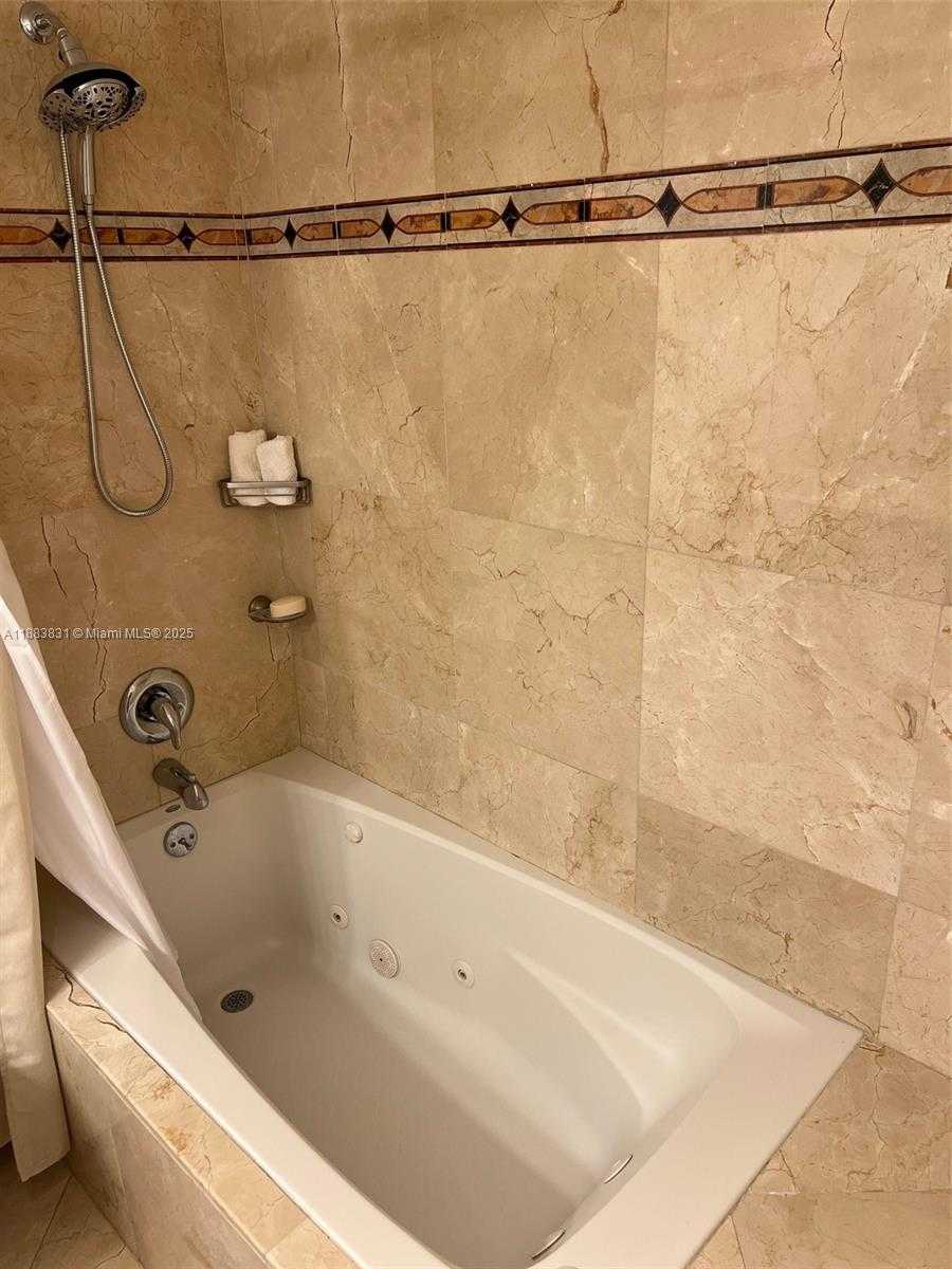 Small Image of 100 LINCOLN RD #848, Miami Beach Number 24
