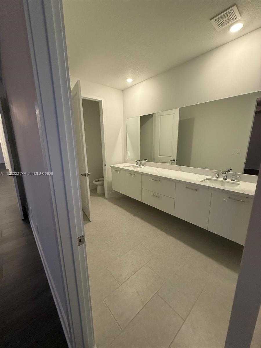 Small Image of 12303 SOUTH WEST 44TH ST, Davie Number 29