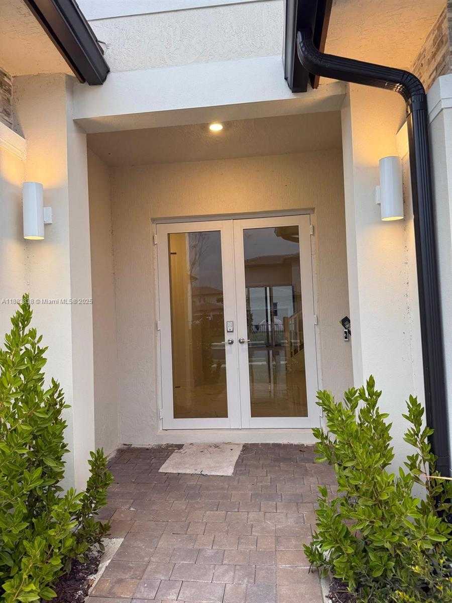 Small Image of 12303 SOUTH WEST 44TH ST, Davie Number 3