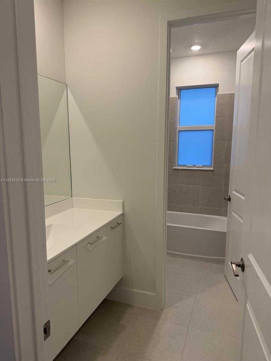 Small Image of 12303 SOUTH WEST 44TH ST, Davie Number 30