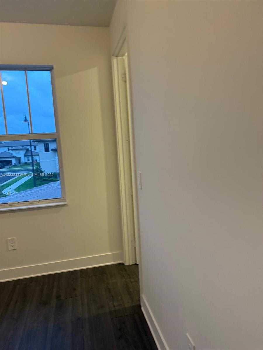 Small Image of 12303 SOUTH WEST 44TH ST, Davie Number 35