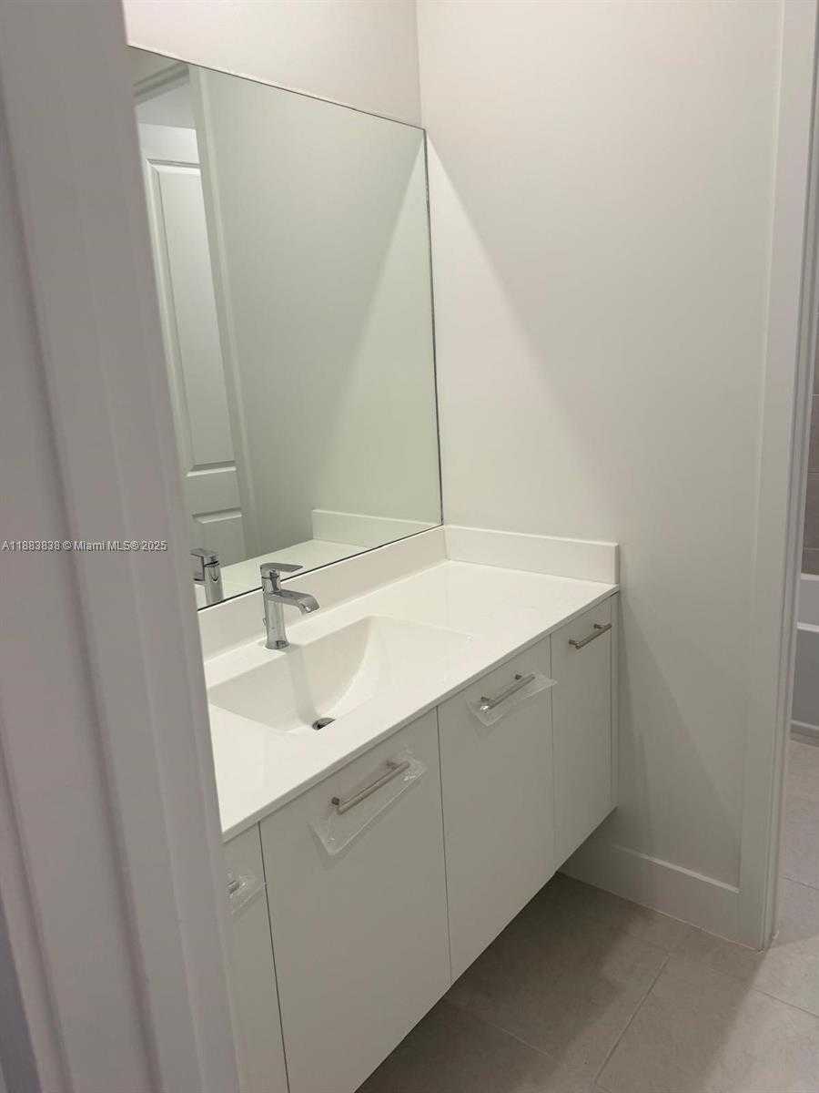 Small Image of 12303 SOUTH WEST 44TH ST, Davie Number 38