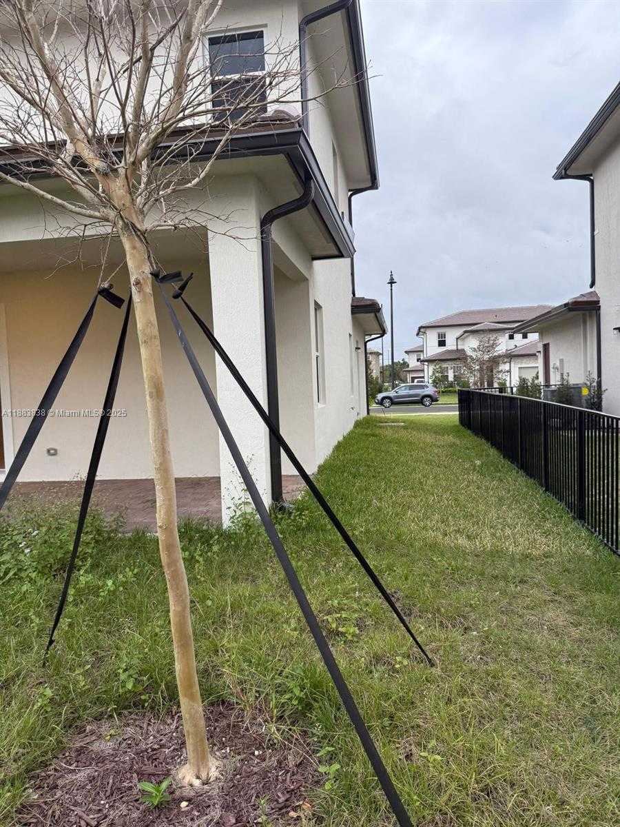 Small Image of 12303 SOUTH WEST 44TH ST, Davie Number 41