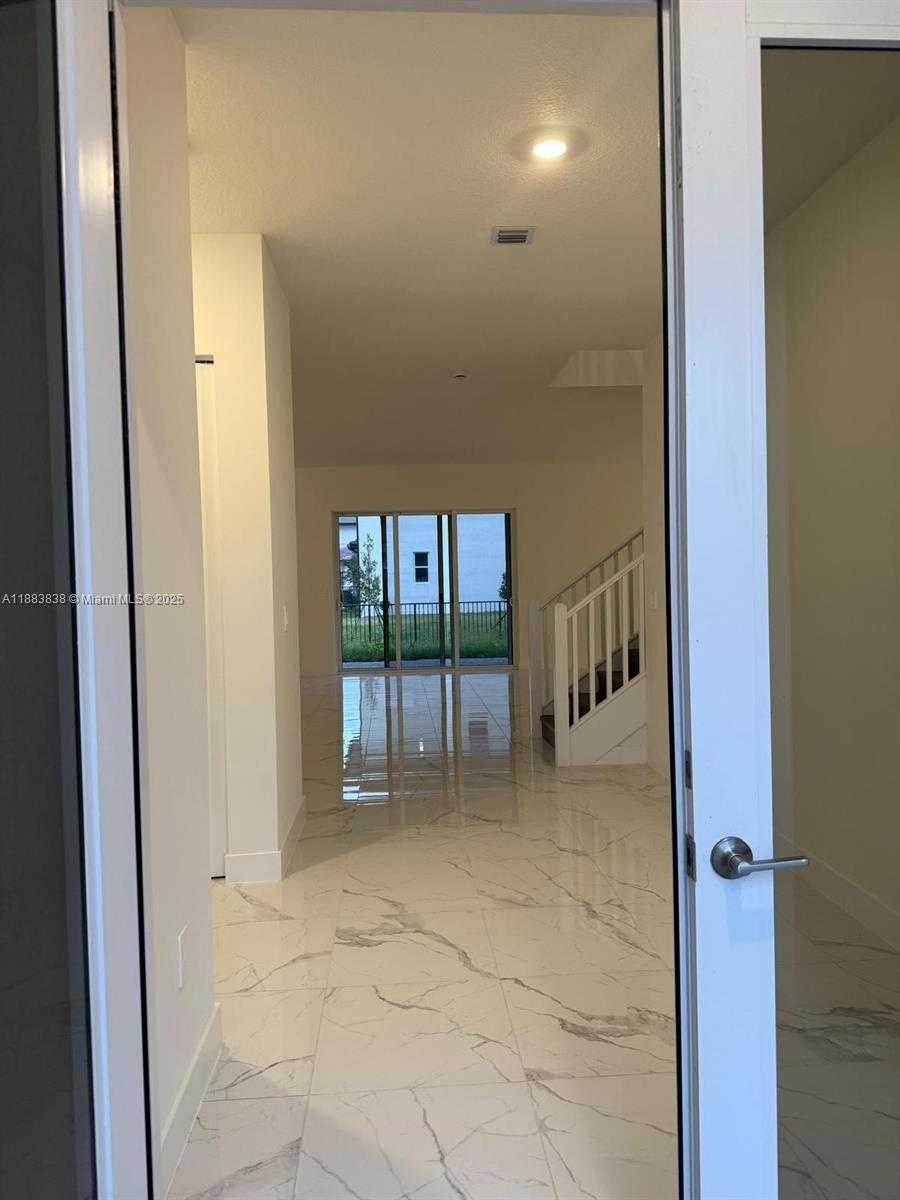 Small Image of 12303 SOUTH WEST 44TH ST, Davie Number 5