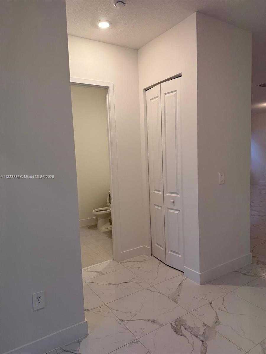 Small Image of 12303 SOUTH WEST 44TH ST, Davie Number 8