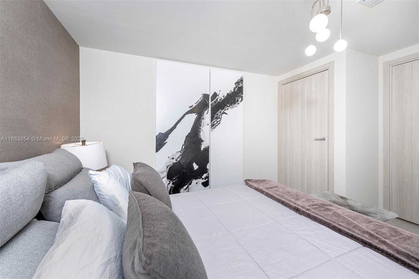 Small Image of 1000 BRICKELL PLZ #4005, Miami Number 13