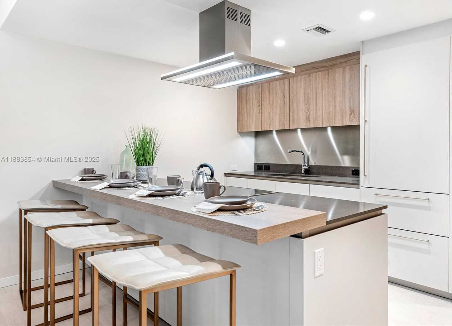 Small Image of 1000 BRICKELL PLZ #4005, Miami Number 8