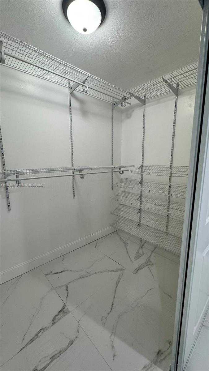 Small Image of 15775 NORTH MIAMI AVE #1, Miami Number 10