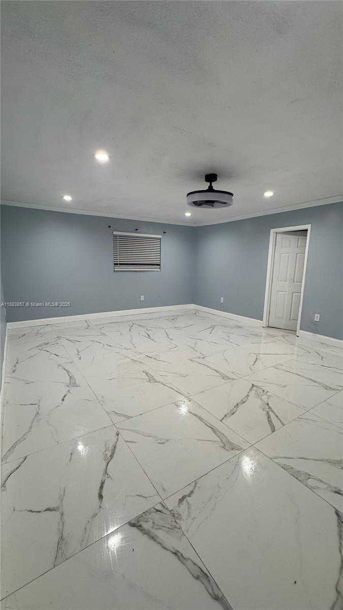 Small Image of 15775 NORTH MIAMI AVE #1, Miami Number 2