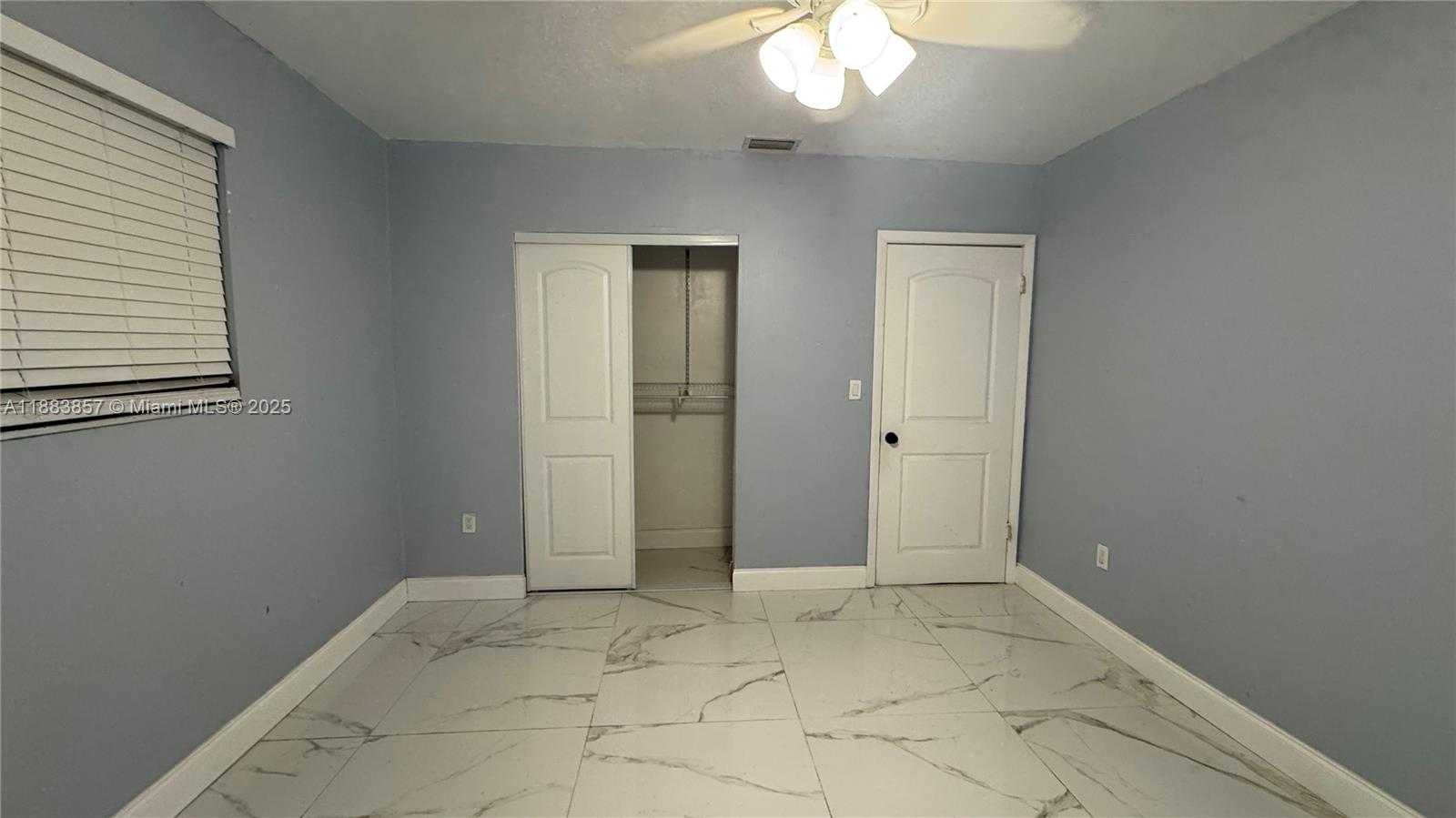 Small Image of 15775 NORTH MIAMI AVE #1, Miami Number 4