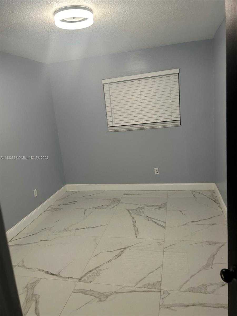 Small Image of 15775 NORTH MIAMI AVE #1, Miami Number 5