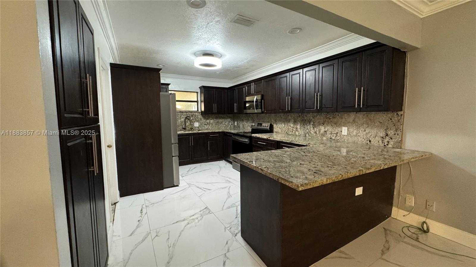 Small Image of 15775 NORTH MIAMI AVE #1, Miami Number 9