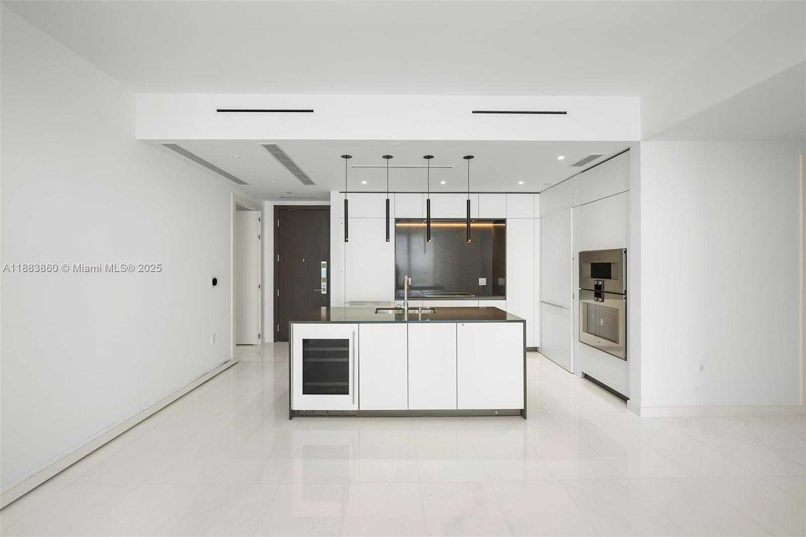 Small Image of 300 BISCAYNE BLVD WAY #4605, Miami Number 2