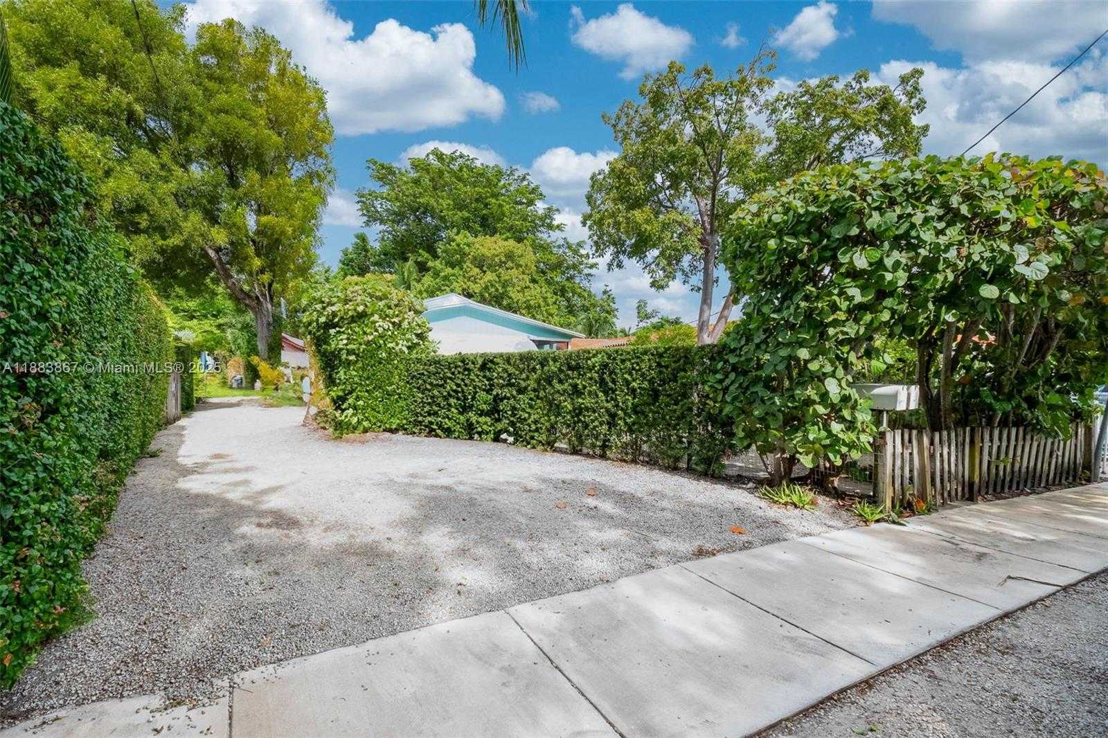Small Image of 2967 SOUTH WEST 21ST ST #a, Miami Number 31