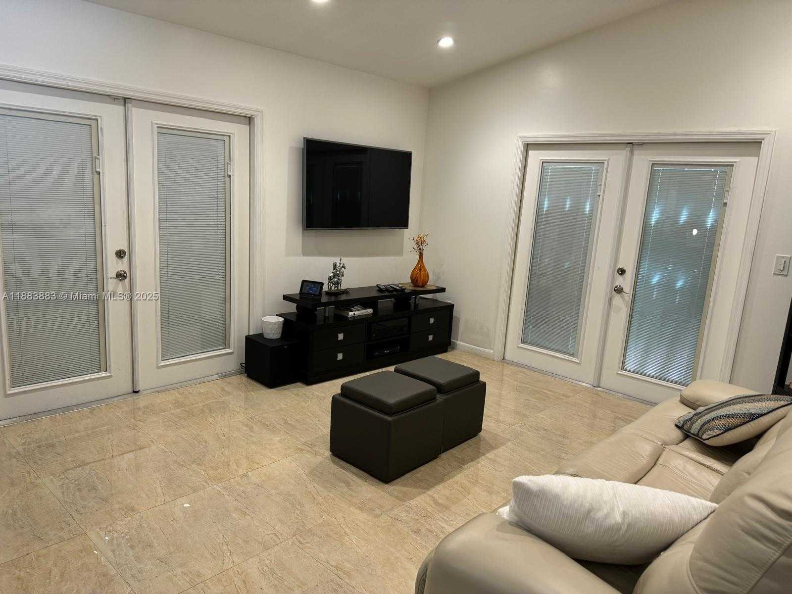 Small Image of 18864 NORTH WEST 89TH CT #18864, Hialeah Number 11